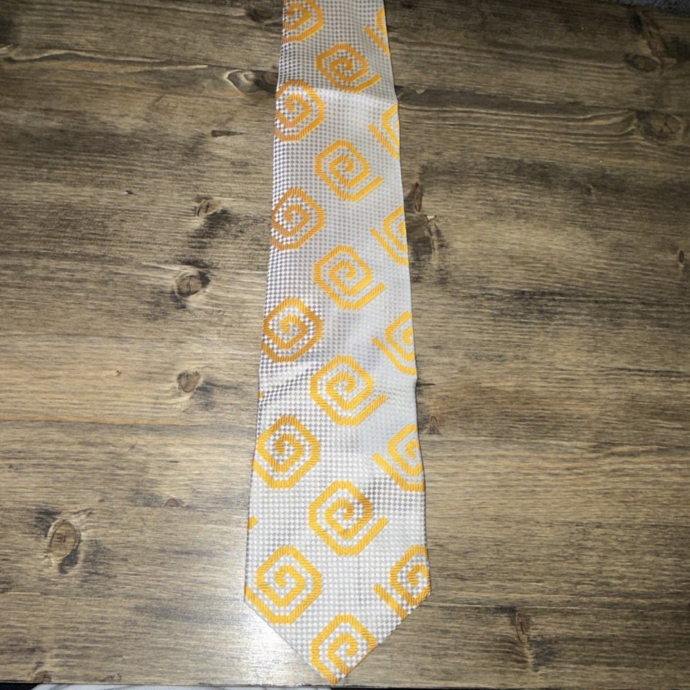 Vintage Levy's Polyester Men's Tie: Geometric Silver Yellow Woven